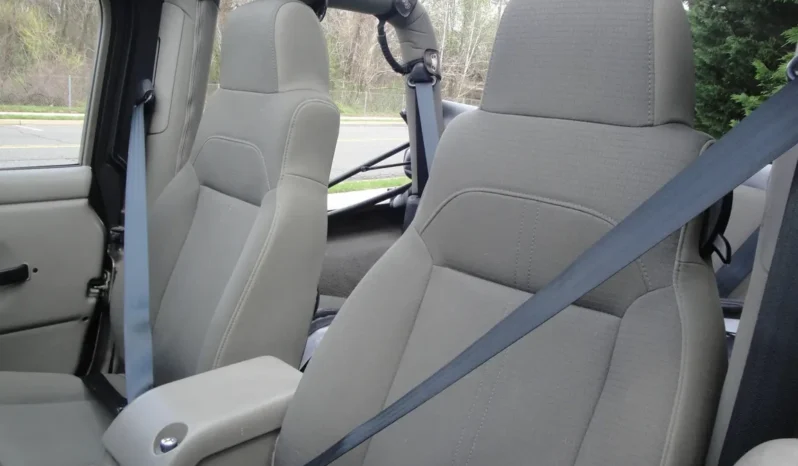 
								2004 Jeep Wrangler Sahara full									