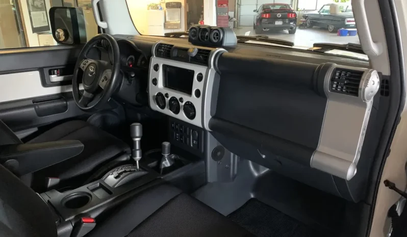 
								2012 Toyota FJ Cruiser full									