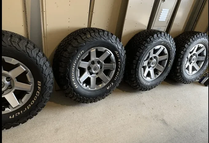 
								2014 Toyota FJ Cruiser full									