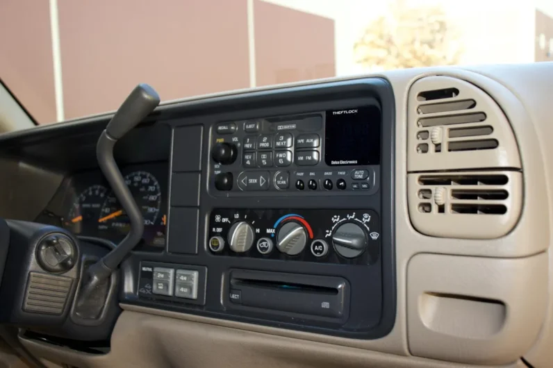 
								1999 Chevrolet Tahoe LT full									