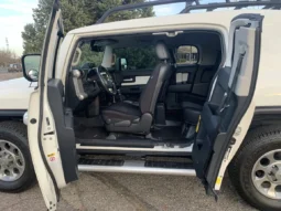 
										2012 Toyota FJ Cruiser full									