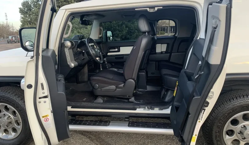 
								2012 Toyota FJ Cruiser full									