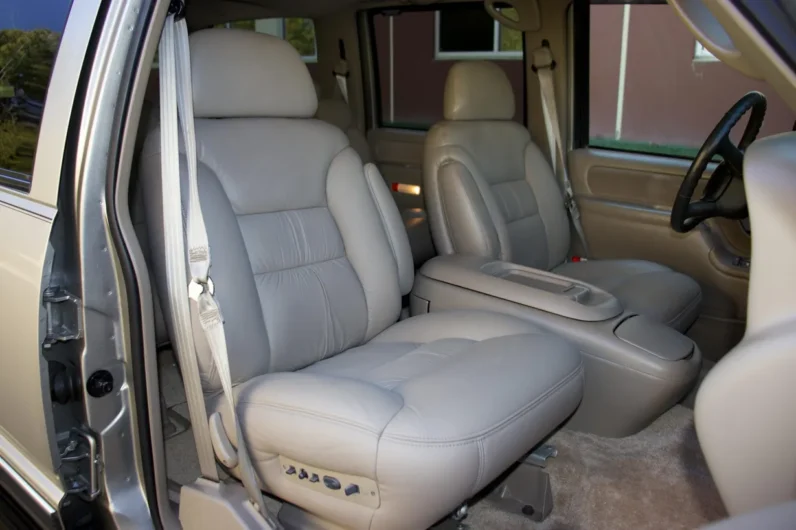 
								1999 Chevrolet Tahoe LT full									