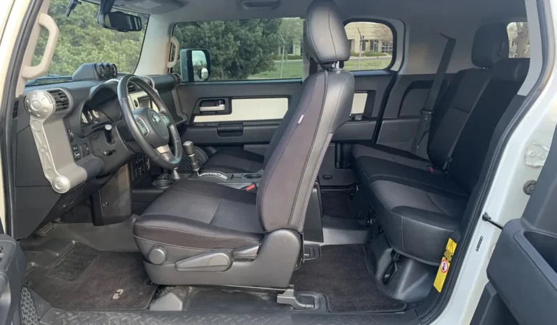 
								2012 Toyota FJ Cruiser full									