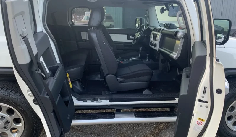 
								2012 Toyota FJ Cruiser full									