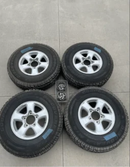 
										2003 Toyota Land Cruiser UZJ100 full									