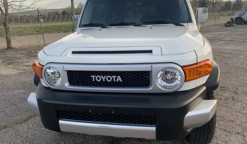 
								2012 Toyota FJ Cruiser full									