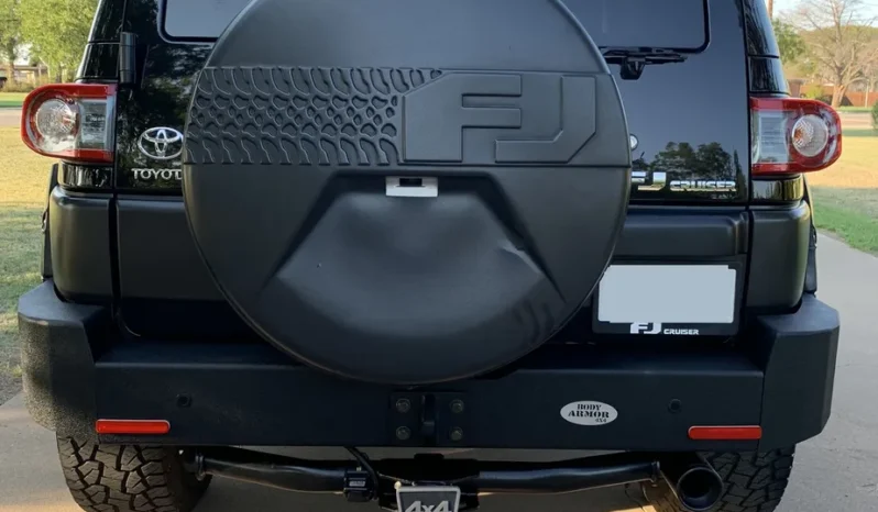 
								2014 Toyota FJ Cruiser full									