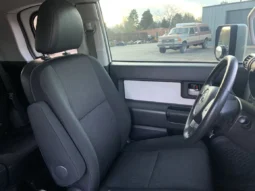 
										2012 Toyota FJ Cruiser full									