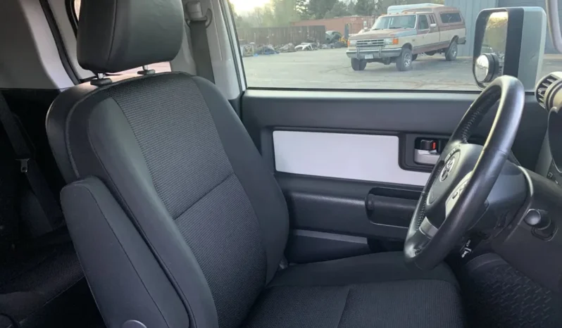 
								2012 Toyota FJ Cruiser full									