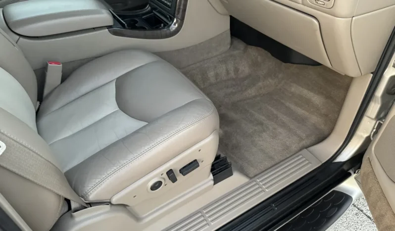 
								2004 GMC Yukon Denali 1500 Luxury full									
