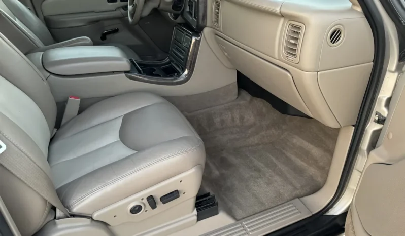 
								2004 GMC Yukon Denali 1500 Luxury full									