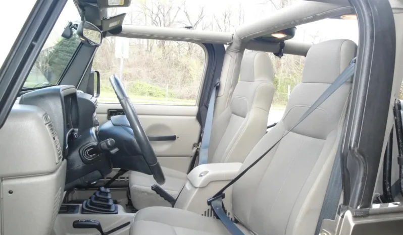 
								2004 Jeep Wrangler Sahara full									