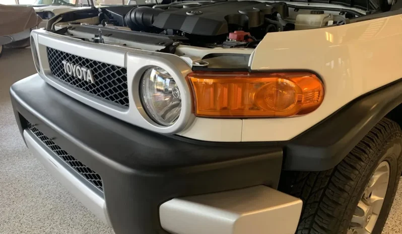 
								2012 Toyota FJ Cruiser full									