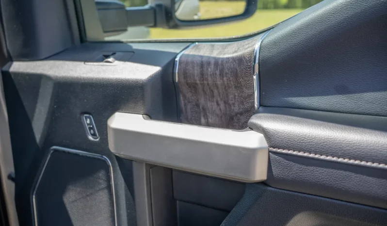 
								2018 Ford F-450 Super Duty Lariat Crew Cab Power Stroke Dually 4×4 Flatbed full									