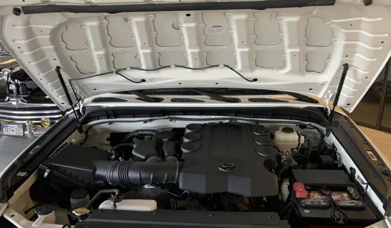 
								2012 Toyota FJ Cruiser full									