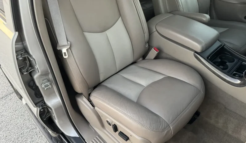 
								2004 GMC Yukon Denali 1500 Luxury full									