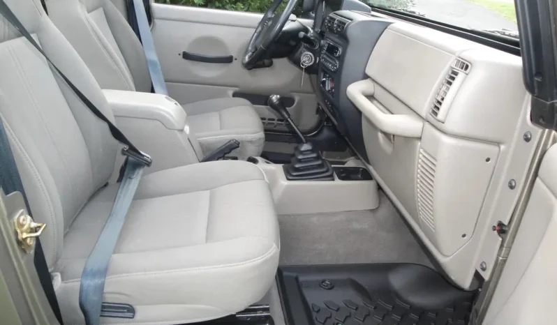 
								2004 Jeep Wrangler Sahara full									