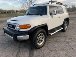 
										2012 Toyota FJ Cruiser full									