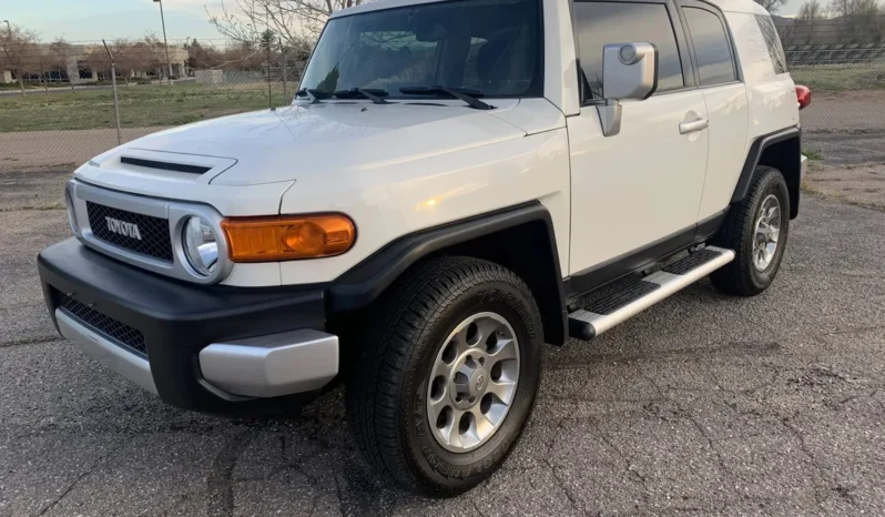 
								2012 Toyota FJ Cruiser full									