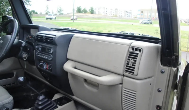 
								2004 Jeep Wrangler Sahara full									
