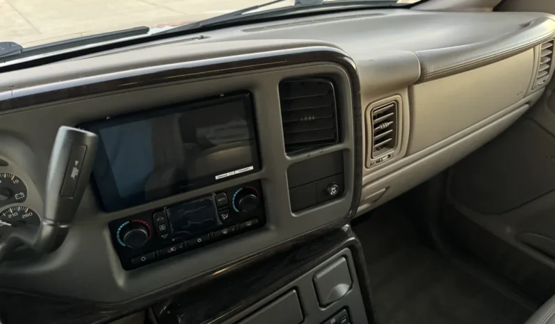 
								2004 GMC Yukon Denali 1500 Luxury full									