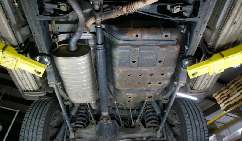 
								2003 Toyota Land Cruiser UZJ100 full									