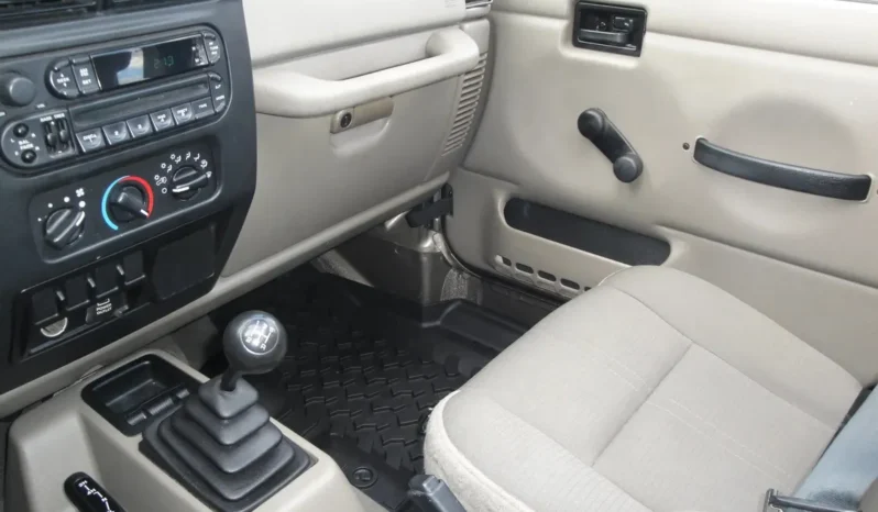 
								2004 Jeep Wrangler Sahara full									
