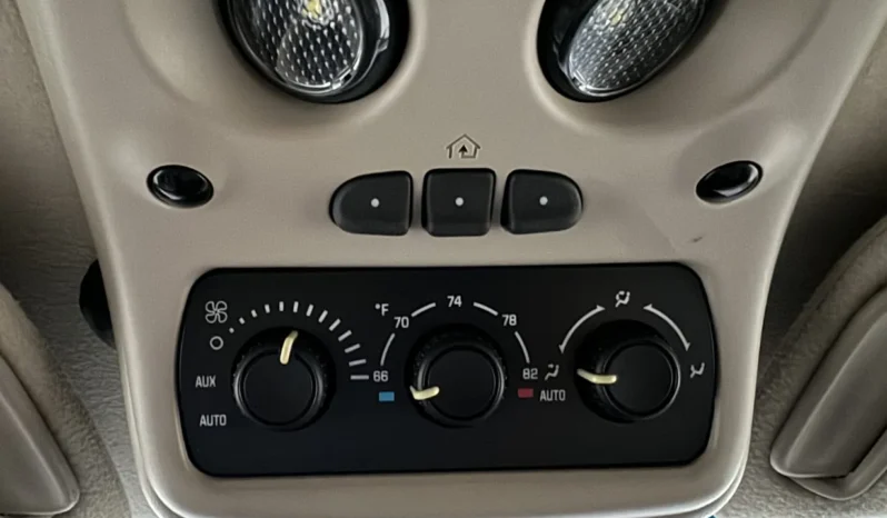
								2004 GMC Yukon Denali 1500 Luxury full									