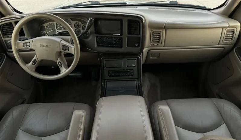 
								2004 GMC Yukon Denali 1500 Luxury full									
