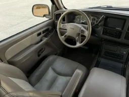 
										2004 GMC Yukon Denali 1500 Luxury full									