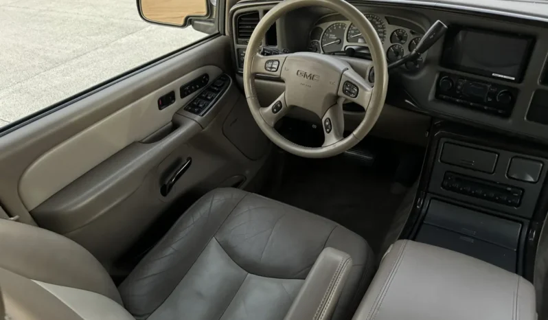 
								2004 GMC Yukon Denali 1500 Luxury full									