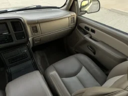 
										2004 GMC Yukon Denali 1500 Luxury full									