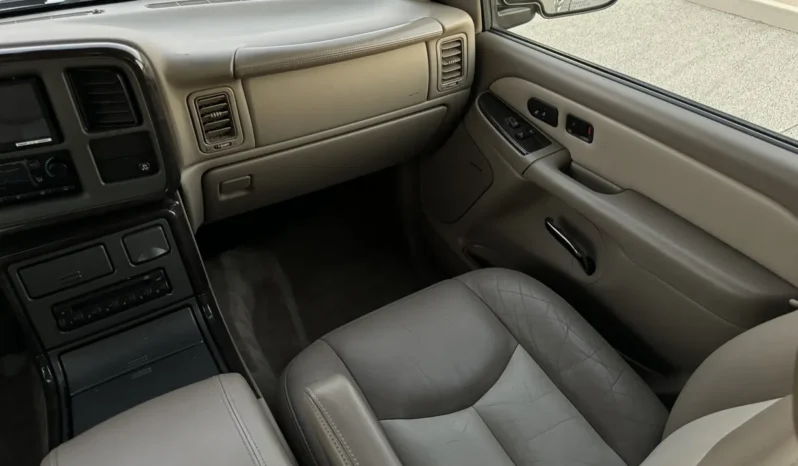 
								2004 GMC Yukon Denali 1500 Luxury full									