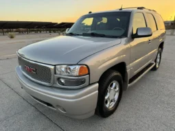 
										2004 GMC Yukon Denali 1500 Luxury full									