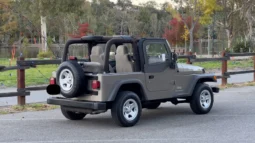 
										2005 Jeep Wrangler SE 6-Speed full									