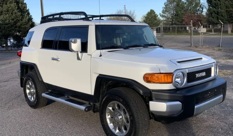 
								2012 Toyota FJ Cruiser full									