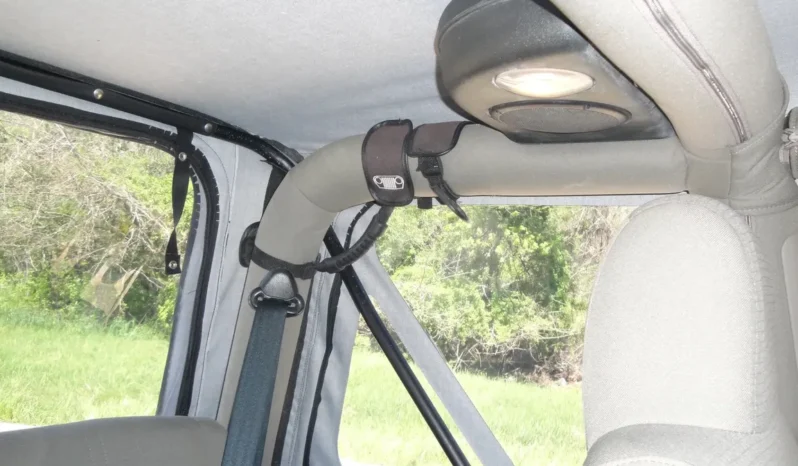 
								2004 Jeep Wrangler Sahara full									