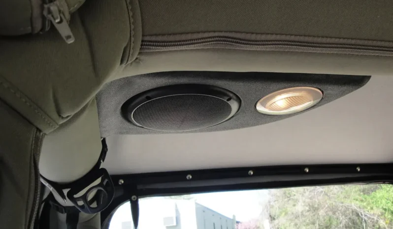 
								2004 Jeep Wrangler Sahara full									