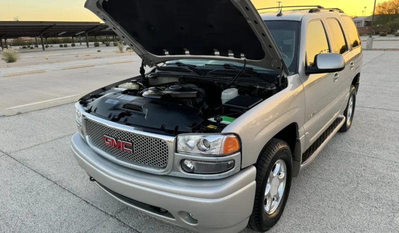 
								2004 GMC Yukon Denali 1500 Luxury full									