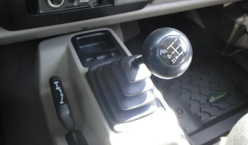 
								2004 Jeep Wrangler Sahara full									