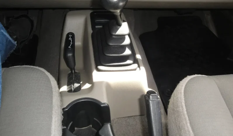 
								2004 Jeep Wrangler Sahara full									