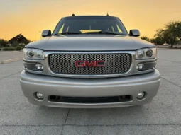 
										2004 GMC Yukon Denali 1500 Luxury full									