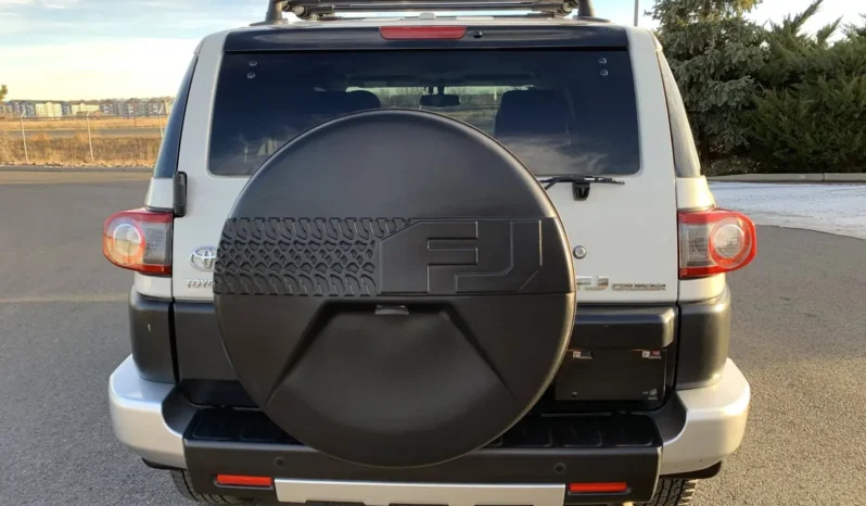 
								2012 Toyota FJ Cruiser full									