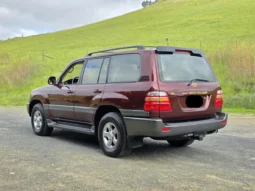 
										2001 Toyota Land Cruiser UZJ100 full									